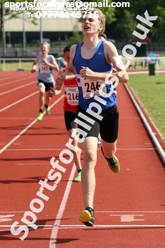 Boys under-15s 800 metres, North Eastern Track and Fields Champs., Middlesbrough. Photo: David T. Hewitson/Sports for All Pics
